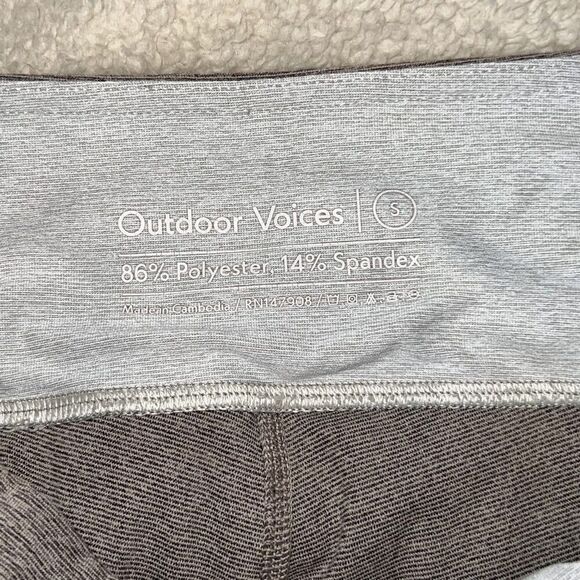 Outdoor Voices neutral tan and white chevron athleisure  compression leggings | - Picture 3 of 4